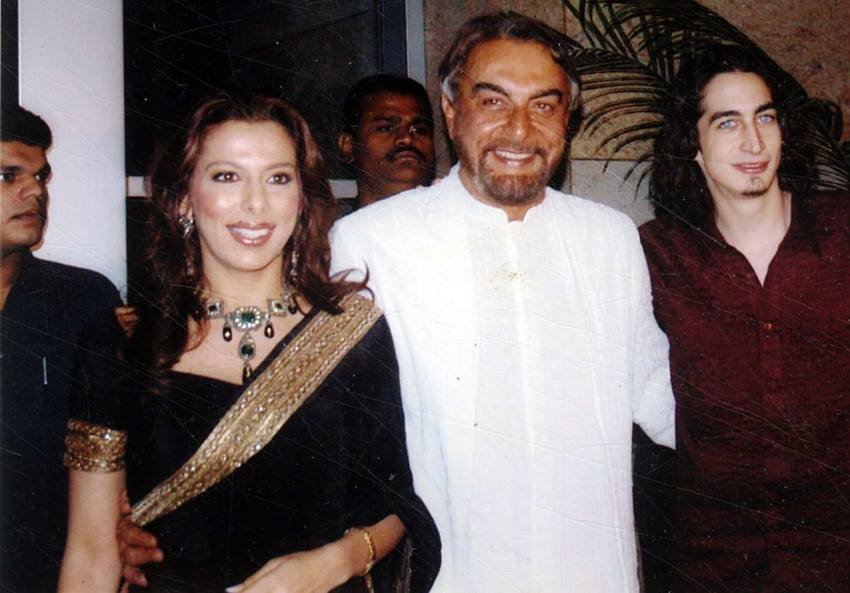 पूजा बेदी ने फरहान फर्नीचरवाला से 2013 में तलाक ले लिया था। तलाक के बाद वह पिता कबीर बेदी के साथ रहने लगीं। दिलचस्प बात ये है कि कबीर बेदी के तीन तलाक हो चुके हैं। फिलहाल वो अपनी चौथी शादी में हैं।