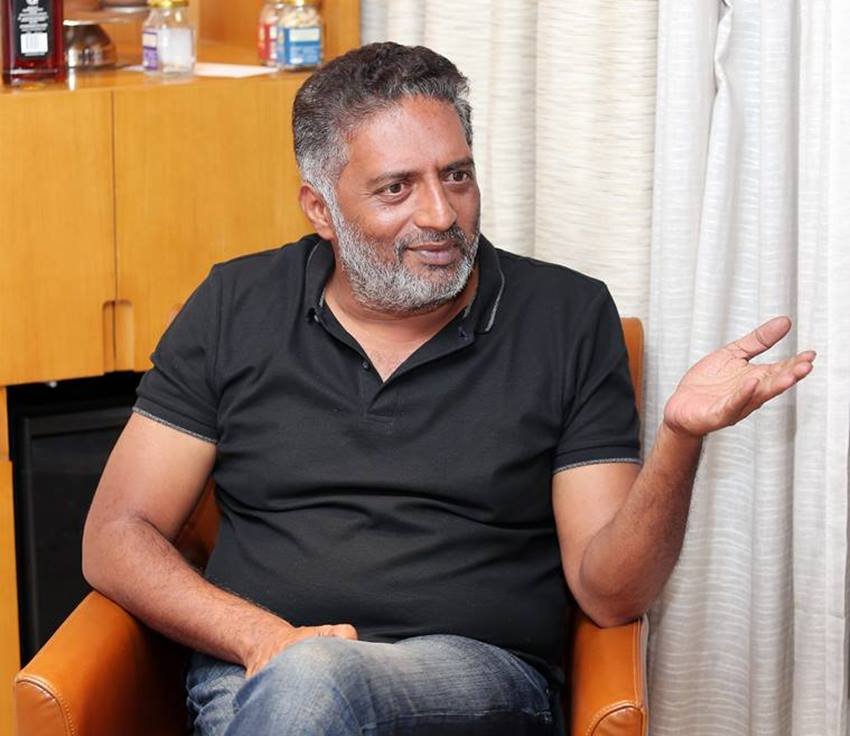 प्रकाश राज ने साल 2010 में कोरियॉग्रफर पोनी वर्मा से शादी की। शादी के बाद 50 की उम्र में वह पिता बने थे।