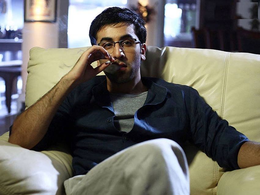 रणबीर कपूर भी ड्रग्‍स की चपेट में आ चुके हैं। उन्‍होंने एक इंटरव्यू में बताया था कि स्कूल के दिनों से ही उन्होंने ड्रग्स लेना शुरू कर दिया था। इसके बाद वह इसके आदी हो गए थे। फिलहल वह ड्रग्स की गिरफ्त से बाहर आ चुके हैं लेकिन अब वह चेन स्मोकर बन गए हैं।