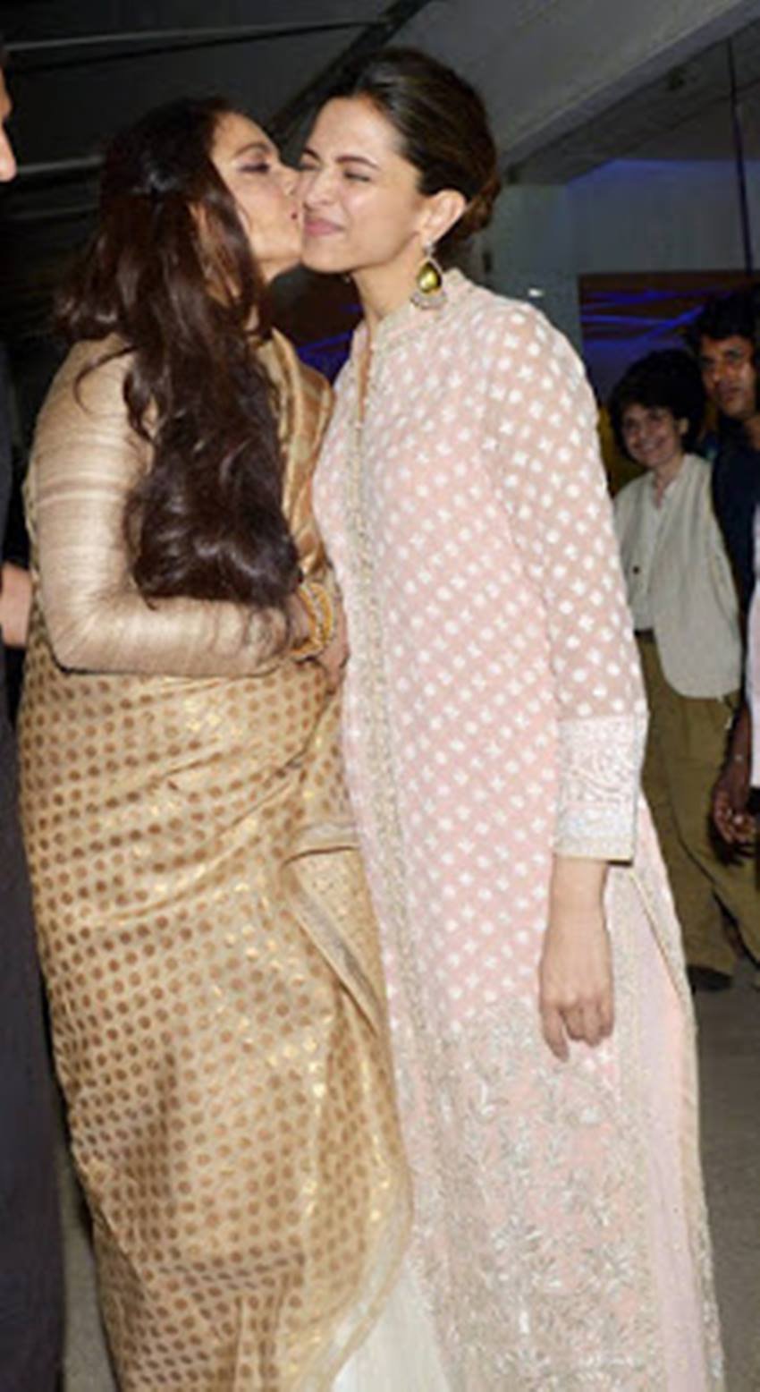 रेखा और दीपिका पादुकोण।