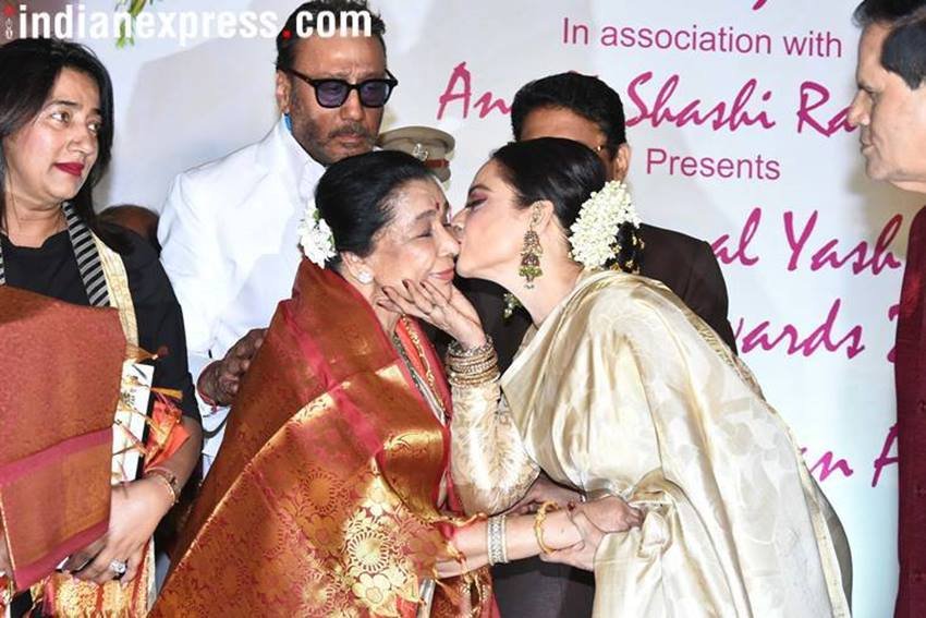 रेखा और आशा भोंसले।