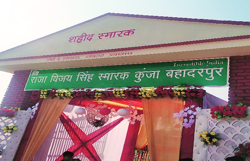 आजादी के संघर्ष में कई जवानों ने वीरता से मुकाबला किया था।