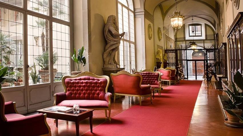 15वीं शताब्दी में बनाया गया प्लाजो मैग्नानी फेरोनी होटल इटली के फ्लोरेंस में स्थित है