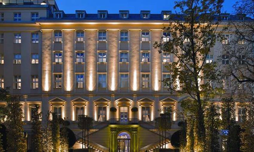 बकौल रिया चक्रवर्ती सुशांत सिंह राजपूत ने इटली में Palazzo Magnani Feroni Hotel में बुकिंग की थी, जो एक गौथिक होटल है। इसके बारे में उन्हें पहले नहीं पता था।