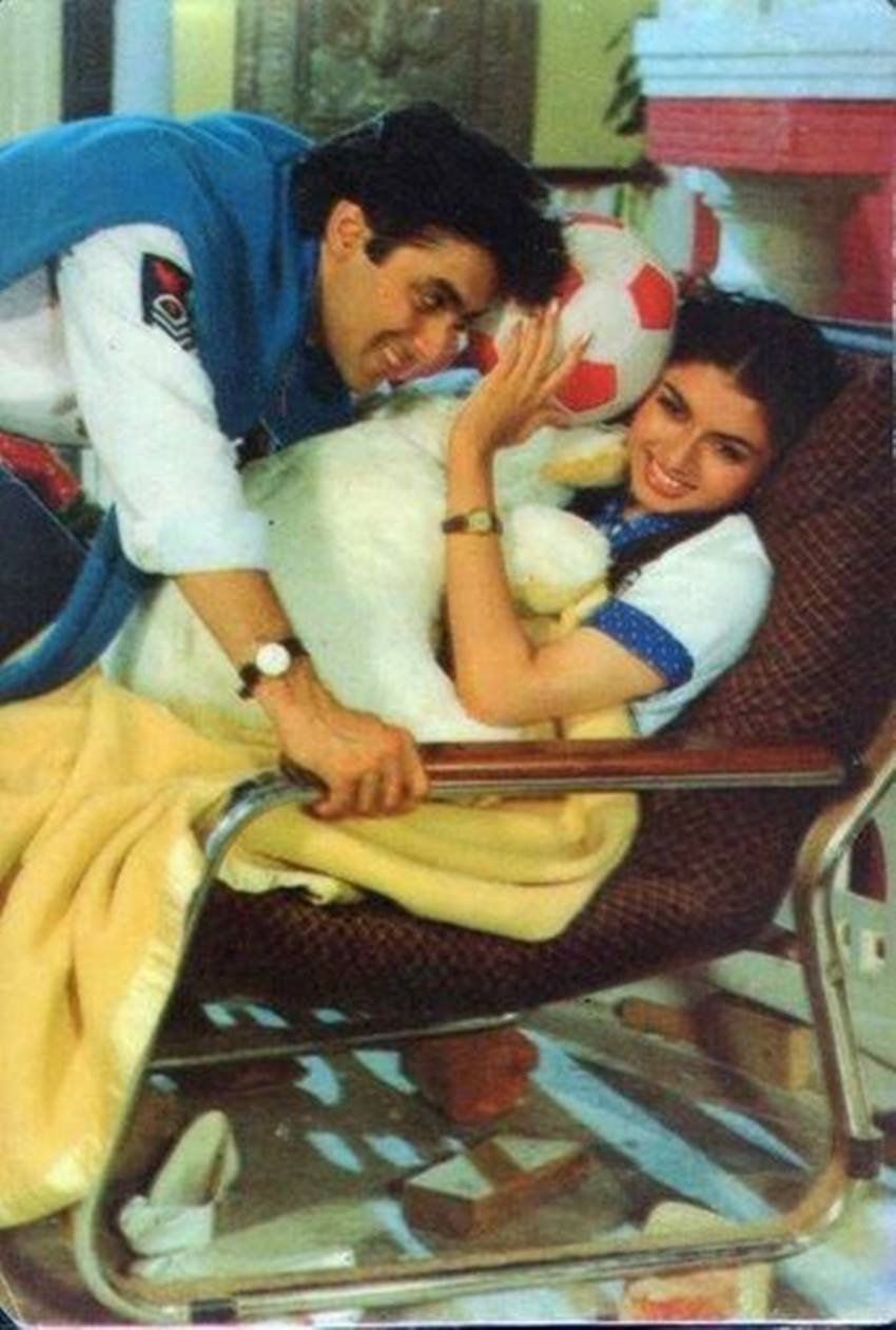 कुछ समय पहले भाग्यश्री ने फिल्म से जुड़े कई किस्से मीडिया में शेयर किये। शूट से जुड़ा एक किस्सा सुनाते हुए कहा कि सलमान अक़्सर मेरे कानों में “दिल दीवाना ” कहकर भाग जाते । मैं उनके कई बार ऐसा करने से परेशान हो गई , मुझे लगा वो मुझसे फ्लर्ट कर रहे हैं। कुछ समय ऐसा ही चला फिर मुझे परेशान देख सलमान ने बताया कि मैं ये गाना अपने लिए नहीं गा रहा बल्कि मुझे हिमालय के बारे में पता है। सलमान को इस बारे में एक कॉमन फ्रेंड से पता चला था।