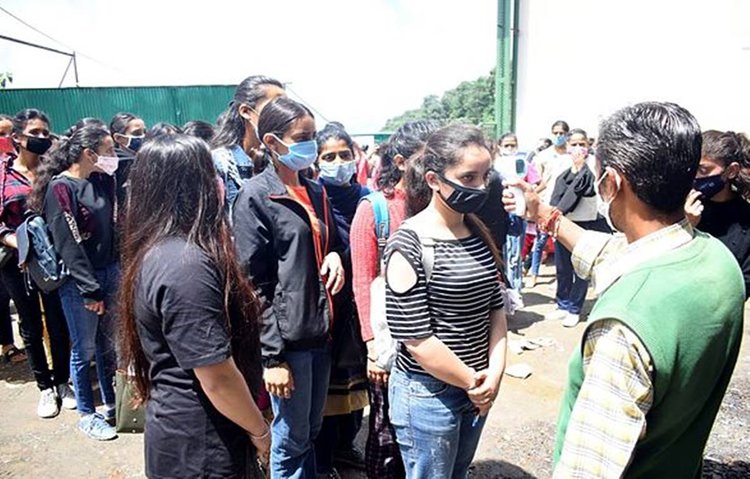 Sarkari Naukri: 8वीं 10वीं पास से लेकर पोस्ट ग्रेजुएट और डिप्लोमा वालों तक के लिए निकली हैं सरकारी नौकरी