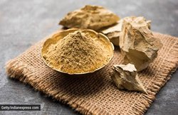 मॉनसून में खराब होती स्किन को दें मुल्तानी मिट्टी का सहारा, जानिये इस्तेमाल करने का सही तरीका