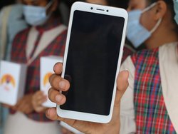 बैंक खाता पलभर में खाली कर रहे हैं ये 23 मोबाइल एप्स, देखें लिस्ट और तुरंत करें डिलीट