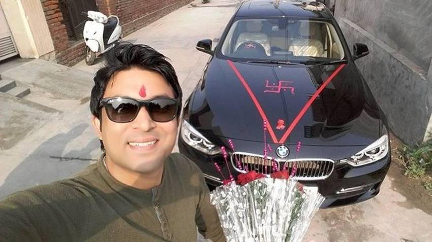 चंदन प्रभाकर की कुल संपत्ति के बारे में किसी तरह की जानकारी इंटरनेट पर उपलब्ध नहीं है। हालांकि इस तरह की मीडिया रिपोर्ट्स हैं कि चंदन द कपिल शर्मा शो में एक एपिसोड के लिए 7 लाख रुपए चार्ज करते हैं।