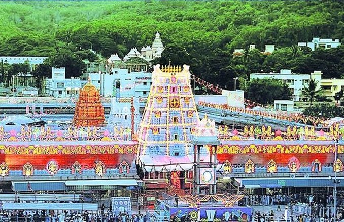 तिरुपति मंदिर में पुजारी सहित अब तक 743 कर्मचारी संक्रमित, यूजर्स बोले- जमात के साथ किया था गुनहगारों जैसा सलूक