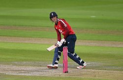 इंग्लैंड के टॉम बैंटन ने की पाकिस्तानी गेंदबाजों की धुनाई, 5 छक्कों की मदद से जड़ा अर्धशतक