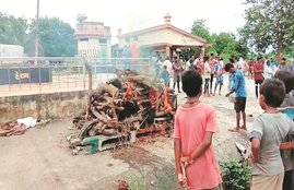 gujarat tribal man cremates
