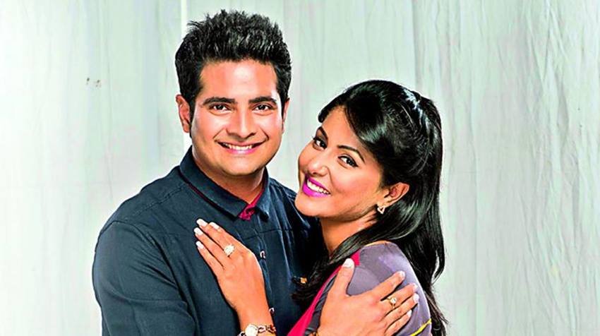 हिना खान और करण मेहरा - दोनों ने सीरियल “ये रिश्ता क्या कहलाता है” में मुख्य भूमिका निभाई । दशकों ने इस जोड़ी को खूब पसंद किया। लेकिन असल ज़िन्दगी में दोनों सेट पर अलग - अलग ही रहते थे। यहां तक कि बात करने से भी कतराते थे।