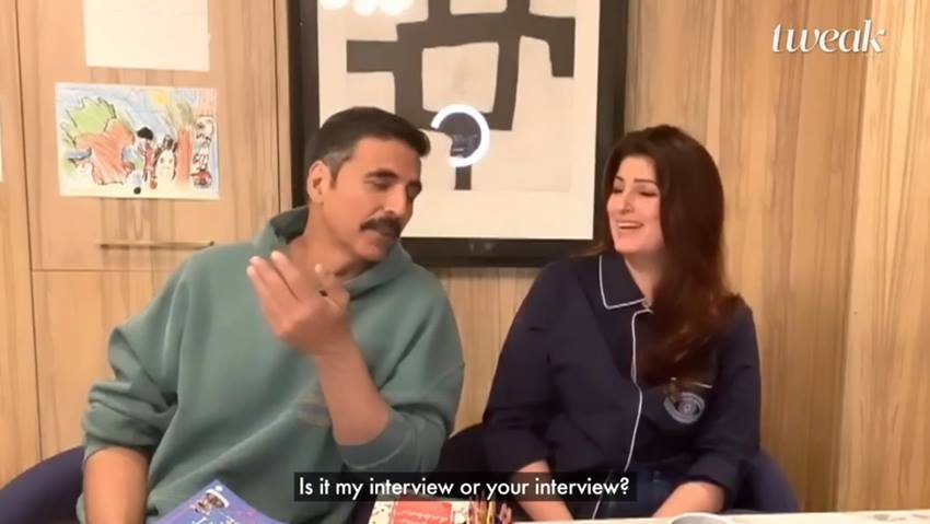 बता दें कि ट्विंकल ने जो वीडियो शेयर किया है वह दूसरे बच्चों के साथ उनके चिटचैट का वीडियो है। इस वीडियो में बच्चे सवाल पूछ रहे हैं औऱ अक्षय-डिंपल जवाब दे रहे हैं।