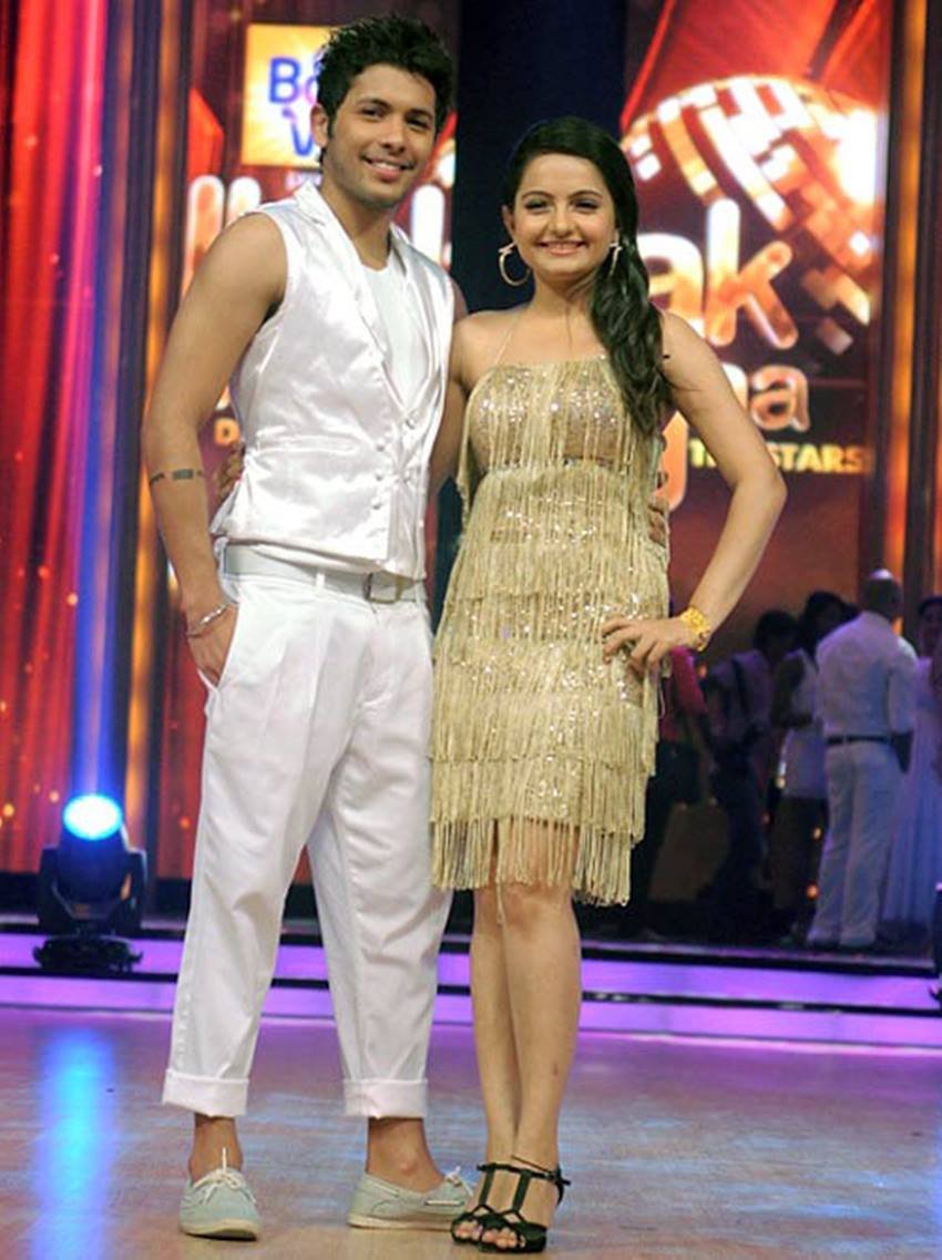 फिर आया साल 2012 जब जिया मानेक ने कलर्स टीवी के डांस रियालिटी शो झलक दिखला जा में बतौर कंटेस्टेंट बनने का मन बनाया।