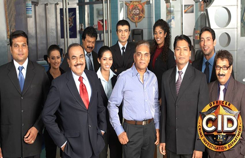 CID Starcast Fees Per Episode: सोनी टीवी पर प्रसारित किया जाने वाला शो सीआईडी (CID) बेहद पॉपुलर था। इस शो में काम करने वाले कलाकार अपने किरदारों के नाम से ही फेमस हो चुके हैं। सीआईडी का पहला एपिसोड 21 जनवरी, 1998 को तो वहीं आखिरी एपिसोड 27 अक्टूबर 2018 को टेलीकास्ट हुआ था। क्या आप जानते हैं कि 30 सालों तक लोगों का मनोरंजन करने वाले सीआईडी के एक्टर्स एक एपिसोड के लिए कितने पैसे लते थे? आइए जाने हैं: