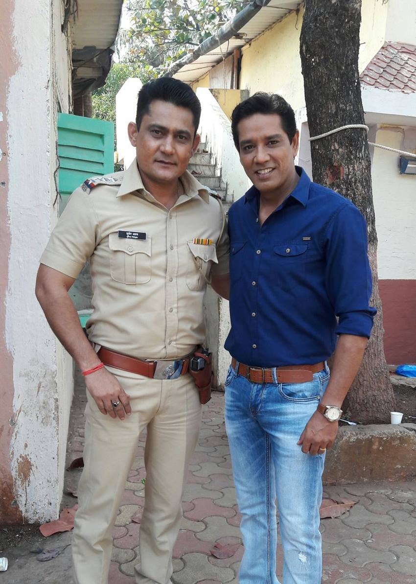 संजीव त्यागी करीब 15 सालों से क्राइम पैट्रोल टीम का हिस्सा हैं। उन्होंने इस शो में अपराधी से लेकर सीनियर इंस्पेक्टर तक का किरदार निभाया है।