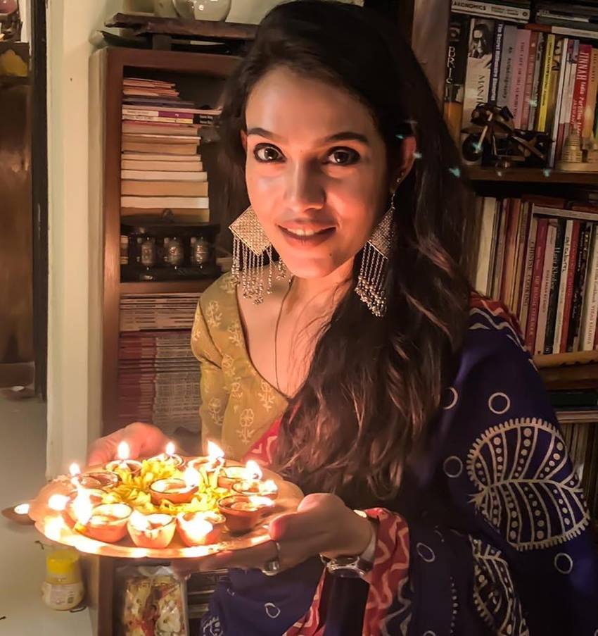 लोकप्रियता के कारण उन्हें एक बंगाली सीरियल में काम मिला। वहां उनकी अदाकारी देख क्राइम पैट्रोल का ऑफर मिला। क्राइम पैट्रोल में काम करने के बाद तृष्णा ने कभी पीछे मुड़कर नहीं देखा। इस शो ने उनके करियर को बुलंदियों पर पहुंचा दिया।