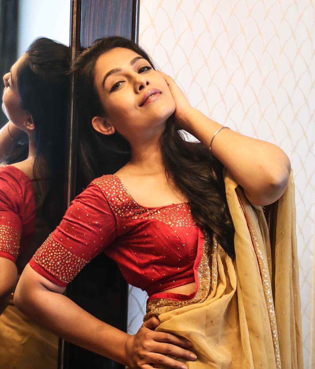 तृष्णा मुखर्जी क्राइम पैट्रोल के ढेरों एपिसोड्स में नजर आ चुकी हैं। कुछ में वह पीड़िता बनी हैं तो कुछ में क्रिमिनल। कुछ एपिसोड्स में तृष्णा ने पुलिस अफसर का भी किरदार निभाया है।