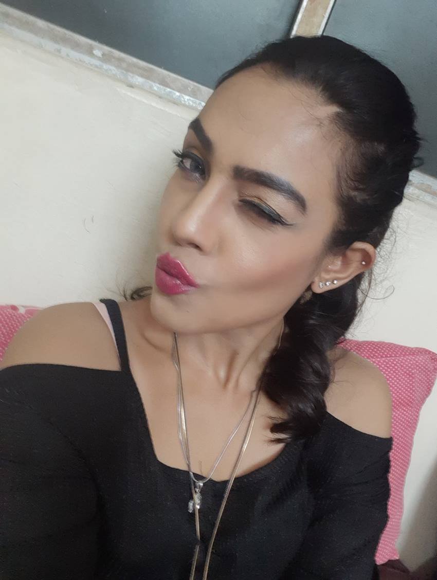 तृष्णा मुखर्जी का जन्म कुवैत में हुआ था। वहां से स्कूलिंग करने के बाद आगे की पढ़ाई के लिए वह अपने मुल्क भारत चली आईं। यहां तृष्णा ने बीटेक किया।