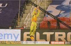 MI vs CSK: फाफ डुप्लेसी ने बाउंड्री पर लिए 2 हैरतंगेज कैच, देख हैरान रह गए हार्दिक पंड्या; लोग बोले- सही पकड़े हैं…