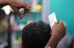 मध्य प्रदेश: युवक ने लगाई मदद की गुहार तो मंत्री ने बाल काटने के दिए 60 हजार