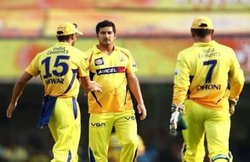 ‘तुम लोगों का दिमाग घुटने में ही रहेगा,’ जब अपने ही गेंदबाजों पर भड़के थे महेंद्र सिंह धोनी