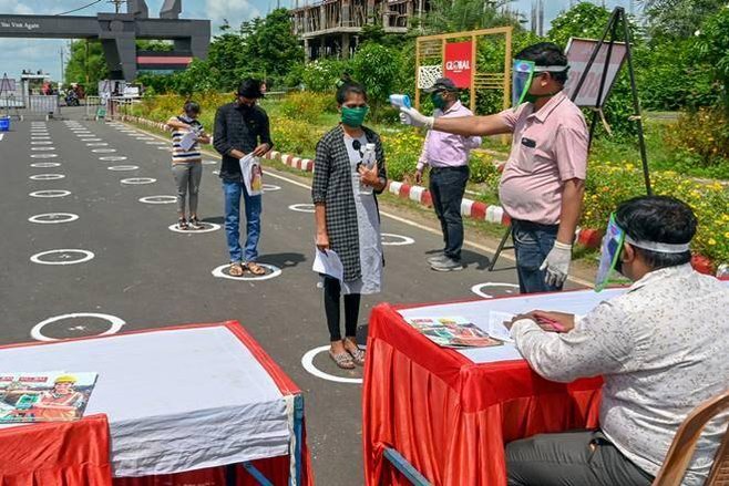 कंटेनमेंट ज़ोन के स्टूडेंट्स, स्टॉफ को एग्जाम सेंटर में एंट्री नहीं, मिलेगा बाद में परीक्षा देने का मौका, स्वास्थ्य मंत्रालय के निर्देश