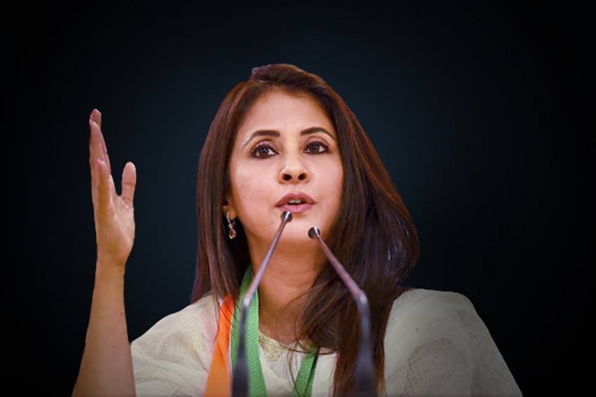 कंगना रनौत का साल 1987 में पैदा हुई हैं। इससे सात साल पहले 1980 में उर्मिला मातोंडकर ने बतौर चाइल्‍ड आर्टिस्‍ट मराठी फिल्‍म 'जाको' से ऐक्‍ट‍िंग डेब्‍यू किया था। साल 1981 में उर्मिला ने 'कलयुग' फिल्‍म से बॉलिवुड डेब्‍यू किया, जबकि 1983 में उर्मिला 'मासूम' फिल्‍म में नजर आईं। आइए देखते हैं उर्मिला मातोंडकर के कुछ चर्चित किरदार जिनकी सराहना आज भी होती है।