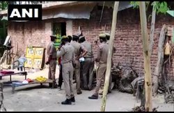 यूपी: आश्रम में साधु समेत 3 लोगों की ईंट से कुचलकर हत्या! ग्राम-प्रधान से लेकर चौकीदार सभी से पूछताछ