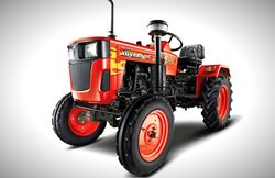 कारों को पछाड़ ट्रैक्टरों ने पकड़ी रफ्तार! बाजार में Mahindra Tractor की बिक्री में 69% का इजाफा, जानें क्या है वजह