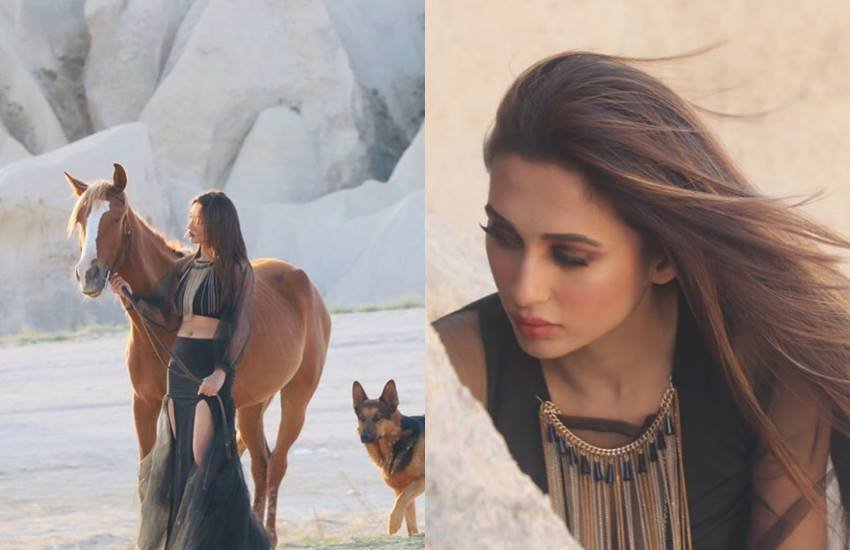 Mimi Chakravarti TMC : मिमी चक्रवर्ती पश्चिम बंगाल के जाधवपुर लोकसभा सीट से तृणमूल कांग्रेस की सांसद हैं। वह पहली बार चुनाव लड़ीं औऱ पहली ही बार में संसद तक पहुंच गईं। राजनीति में आने से पहले मिमी चक्रवर्ती की पहचान सुपरहिट बंगाली अभिनेत्री के तौर पर थी। मिमी इन दिनों राजनीति के साथ ही सोशल मीडिया में भी काफी एक्टिव हैं। हाल ही में उन्होंने कुछ तस्वीरें शेयर की हैं जो वायरल हो रही हैं।