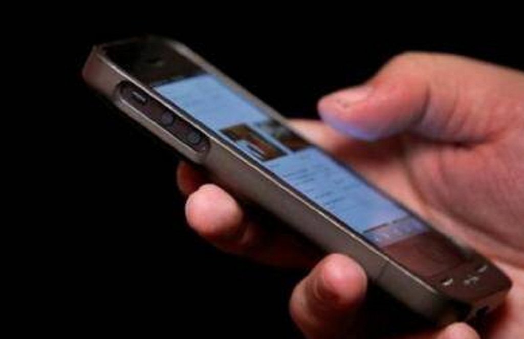 यदि आरोपी नहीं है तब भी क्या पुलिस जब्त कर सकती है आपका फोन, जानें क्या कहता है कानून