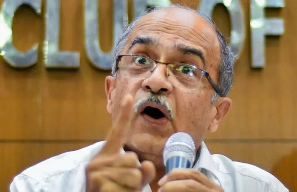 प्रशांत भूषण ने कहा, सरकार के खिलाफ बोलने वालों को परेशान किया जा रहा है। ऐसे लोगों की मदद के लिए जन-जन से एक-एक रुपया जमा कर सच्चाई कोष बनाया जा रहा है।