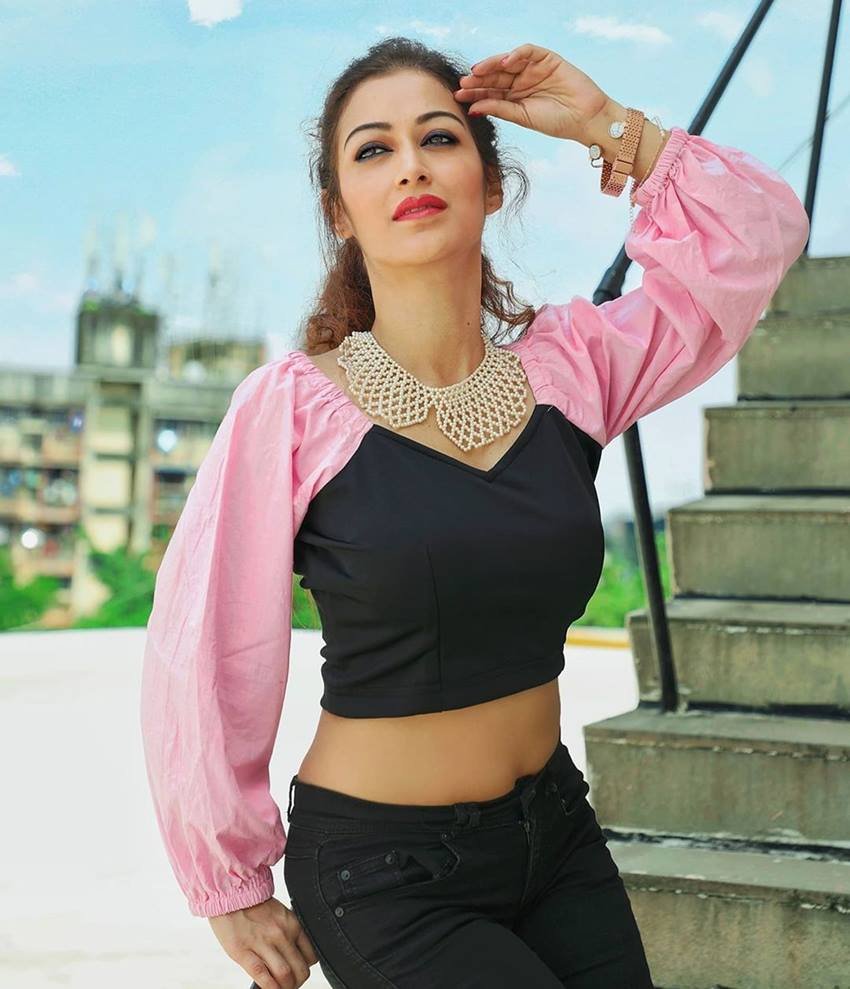 बता दें कि सुनैना फौजदार TMKOC से पहले राजा की आएगी बारात, रहना है तेरी पलकों के छांव में, कुबूल है, एक रिश्ता साझेदारी जैसे सीरियल्स में काम किया है।