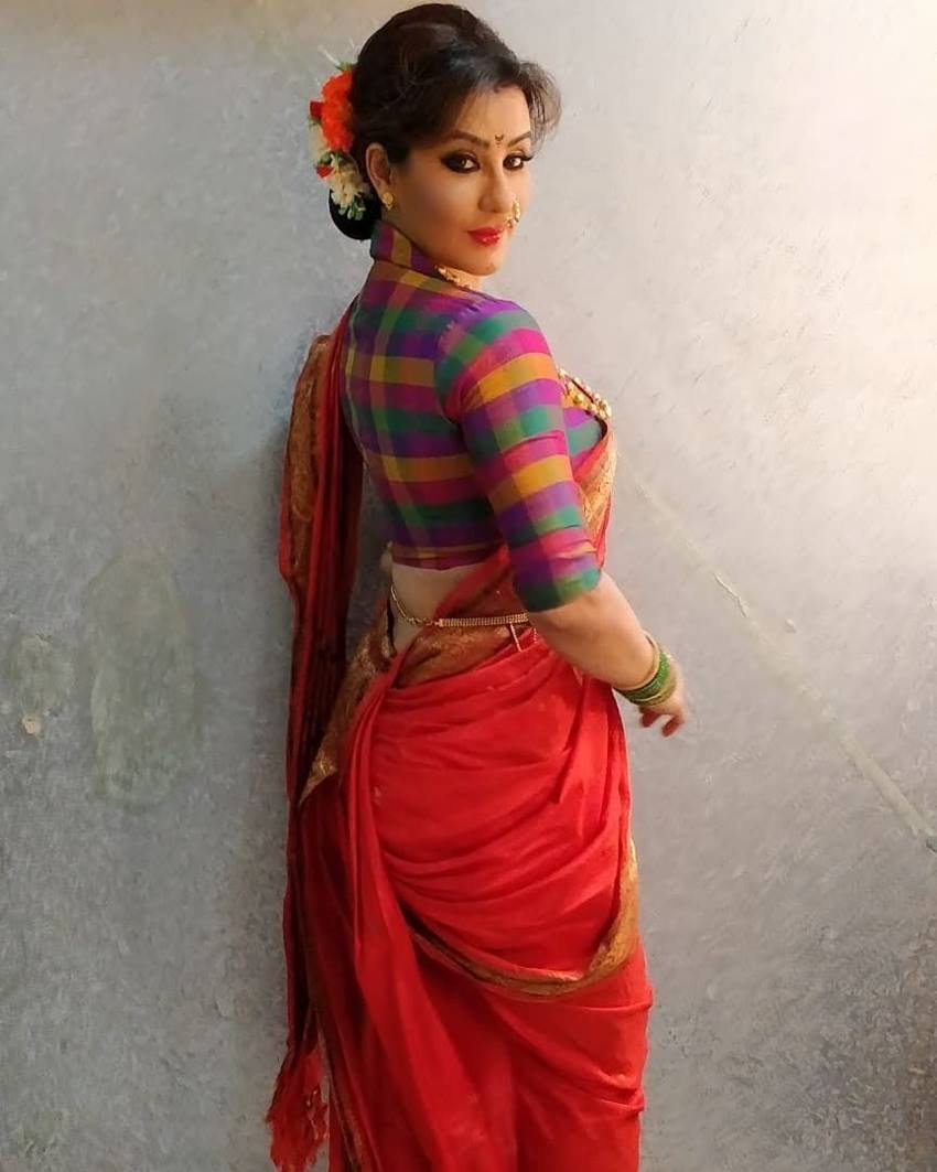 हाल ही में शुरू हुए सुनील ग्रोवर के एक कॉमेडी शो 'गैंग्स ऑफ फिल्मिस्तान' के ट्रेलर में शिल्पा शिंदे माधुरी का रोल प्ले करती दिखी थीं। लेकिन ऐसा कहा जा रहा है कि शो के प्रोड्यूसर से उनकी अनबन हो गई है। जिसके कारण उन्होंने शो छोड़ने का मन बना लिया। आपको बता दें कि 'भाभी जी घर पर हैं' शो में अंगूरी भाभी से फेमस हुई शिल्पा शिंदे ने वह शो भी प्रोडक्शन हाउस के साथ तनाव के चलते छोड़ दिया था।