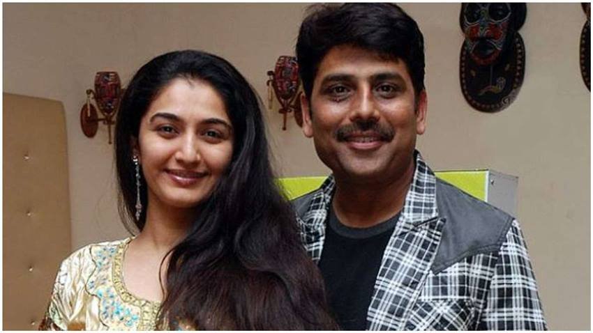 पॉपुलर शो 'तारक मेहता का उल्टा चश्मा' में अंजली भाभी का किरदार निभाने वाली नेहा मेहता भी शो छोड़ने की वजह से आजकल खूब चर्चा में हैं। 12 साल तक शो में काम करने के बाद उन्होंने अचानक ही शो छोड़ दिया। खबरे हैं कि नेहा मेहता और प्रोडेक्शन के बीच कुछ इश्यू चल रहा था। इसलिए एक्ट्रेस ने शो को अलविदा कहा।