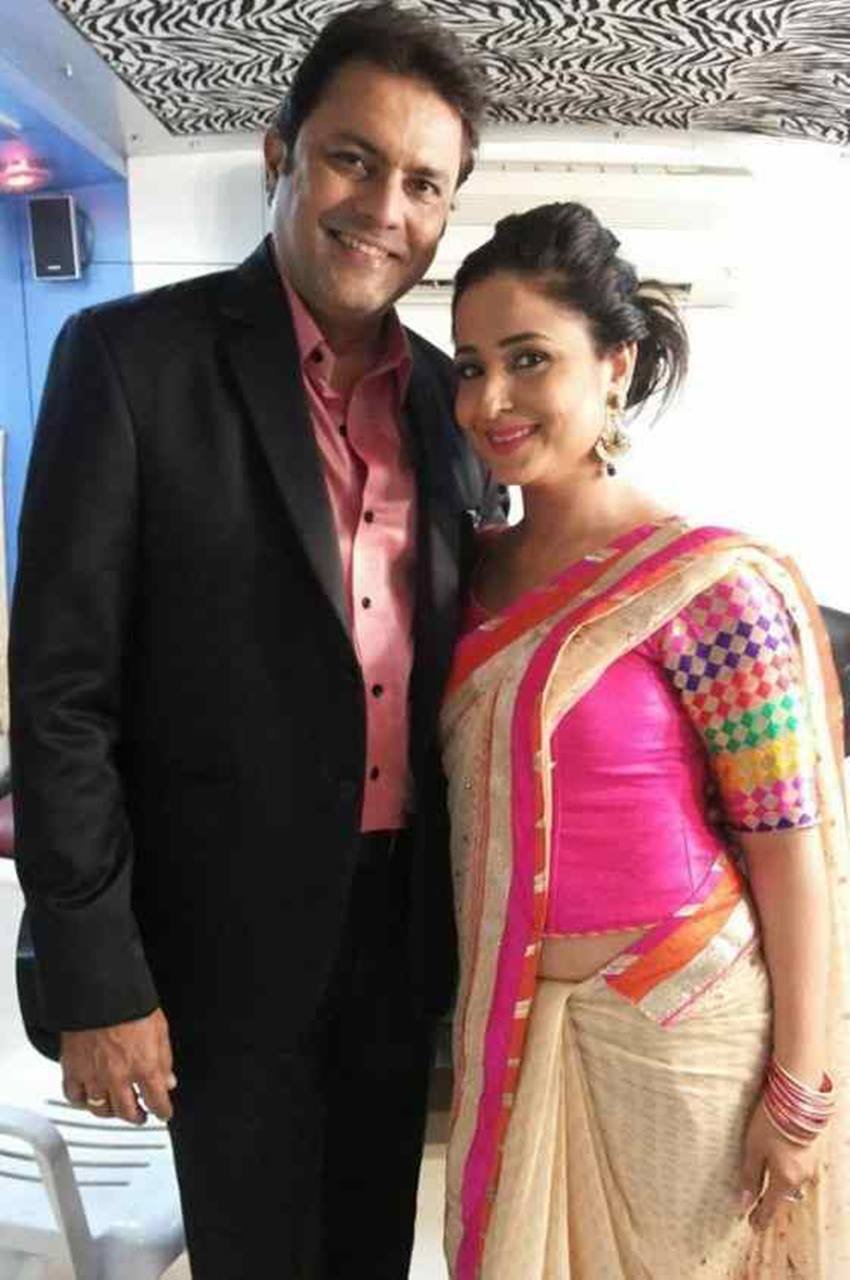 'ये रिश्ता क्या कहलाता है' फेम एक्ट्रेस लता सभरवाल ने अपने को-स्टार संजीव सेठ से शादी की है। संजीव सेठ तलाक शुदा थे। साल 2004 में उनका तलाक हो गया था।