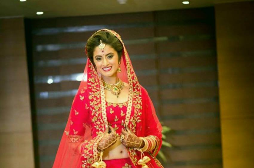 शो में रीता रिपोर्टर का किरदार काफी पसन्द किया जाता है। पहले यह किरदार प्रिया आहूजा ने निभाया था जिसकी जगह मिहिका वर्मा ने ले ली। उनका किरदार दर्शकों को काफी पसंद भी आया लेकिन उन्होंने अचानक से शो छोड़ दिया और शो में प्रिया आहूजा की वापसी हो गई।