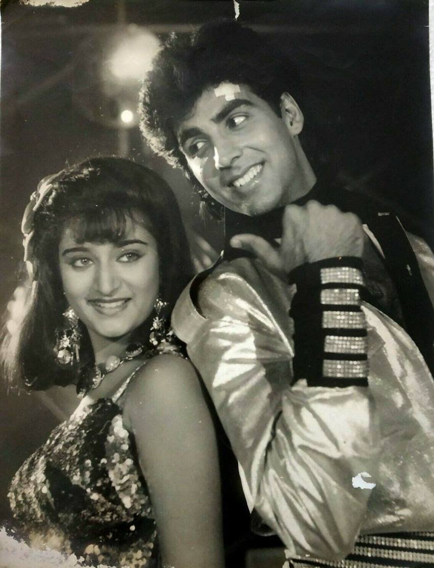 डांसर (1991) - 1.5 करोड़