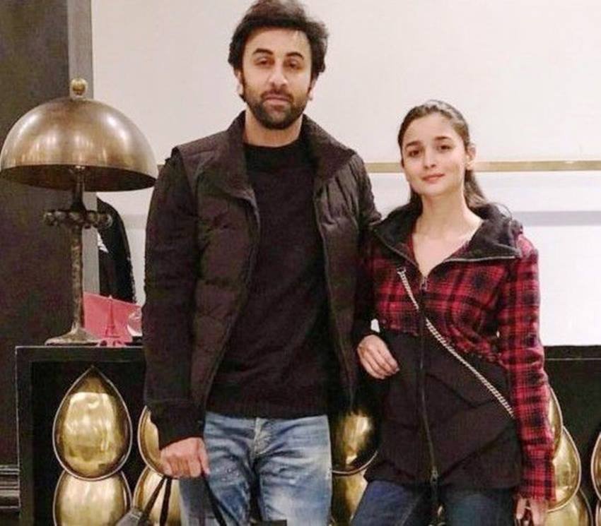 आलिया भट्ट की लंबाई 5 फुट 3 इंच की है। 'स्टूडेंट ऑफ द ईयर' से डेब्यू के बाद आलिया ने पीछे मुड़ कर नहीं देखा।