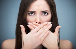 Bad Breath: मुंह की दुर्गंध की वजह से नहीं कर पाते किसी से बात तो अपनाएं ये टिप्स