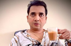 Bhabiji Ghar Par Hain: प्रूफ रीडर से लेकर चपरासी तक का सक्सेना ने किया काम, 25 KM पैदल चल बेचने जाते थे किताब