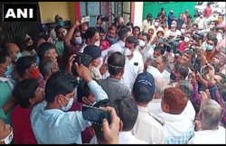 इंदौर: प्रणब मुखर्जी के निधन के बाद शोक संदेश के लिए लिया परमिशन, कांग्रेस कार्यकर्ताओं ने निकाला जुलूस; 35 गिरफ्तार