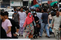 COVID-19: गाने या फिर बात करने से भी फैलता है संक्रमण? जानें