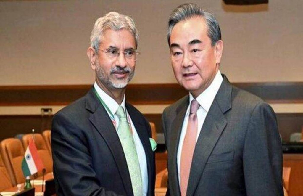 रूस की राजधानी मास्को में भारत के विदेश मंत्री एस जयशंकर और चीनी विदेश मंत्री वांग यी।
