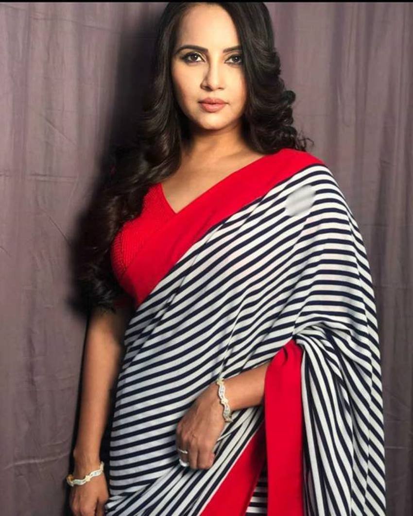 गीतांजली की अधिक फीस के बारे में कहा जाता है कि वह ज्यादातर निगेटिव किरदार करती हैं इसलिए इतनी रकम लेती हैं।