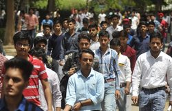 सरकारी नौकरियों में बड़ी गिरावट, केंद्र ने बीते साल के मुकाबले कीं सिर्फ 50 पर्सेंट भर्तियां, राज्यों में भी बुरा हाल