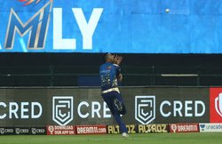 IPL 2020: हार्दिक पंड्या ने बाउंड्री पर दौड़कर लपका शानदार कैच, पलटा मैच का रुख; देखें video
