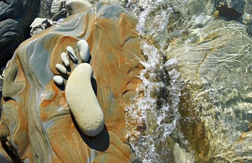 मानव जाति की उत्पत्ति पर कई तरह के शोध हैं और उसका निष्कर्ष भी अलग-अलग है। मानव जाति की उत्पत्ति पर कई तरह के शोध हैं और उसका निष्कर्ष भी अलग-अलग है।